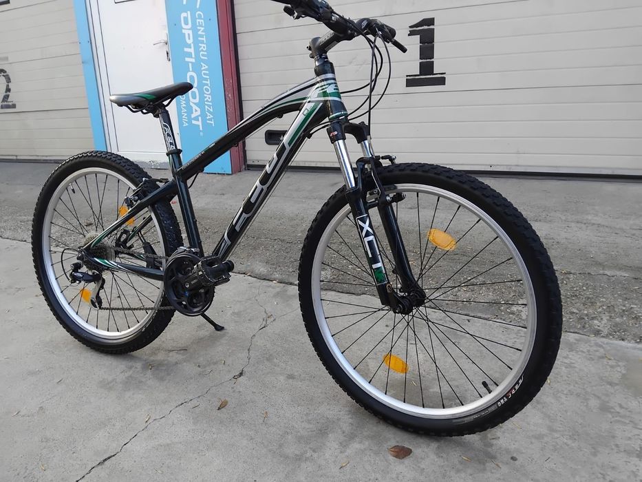 Vând bicicleta din aluminiu