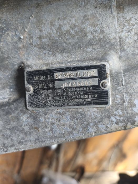 Vând evinrude 235 cp