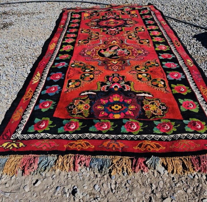 Казахи накышта токылган килем сатылады тез арада