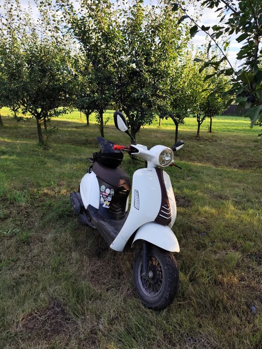 Vând scuter 49cc