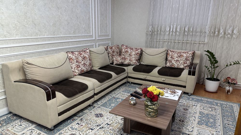 Диван угловой в хорошем состоянии