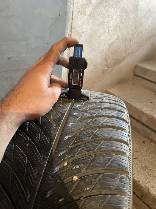 245/45/17 2 броя зимни гуми Michelin !