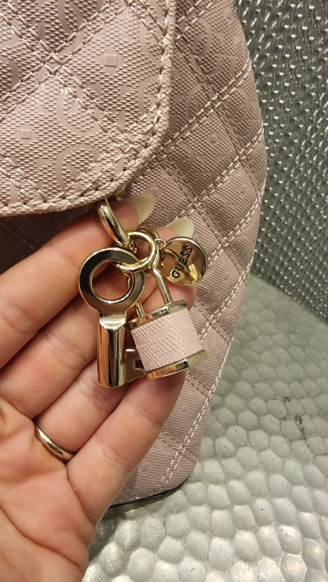 Розова Раница Guess