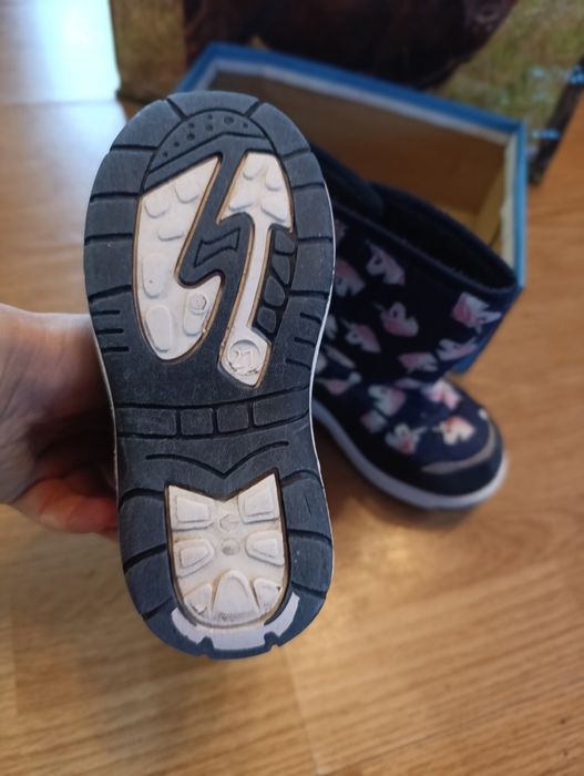 Vând cizmulițe de zăpadă fete