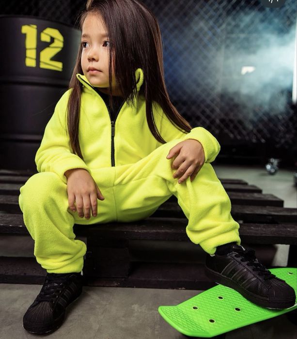 Продам яркий флисовый комбинзон