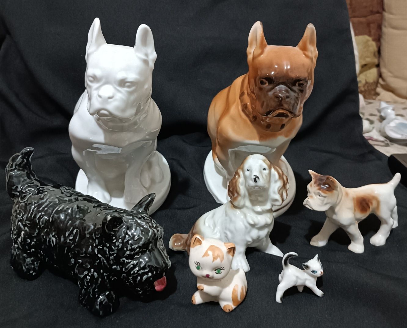 Продаю фарфоровые статуэтки собак