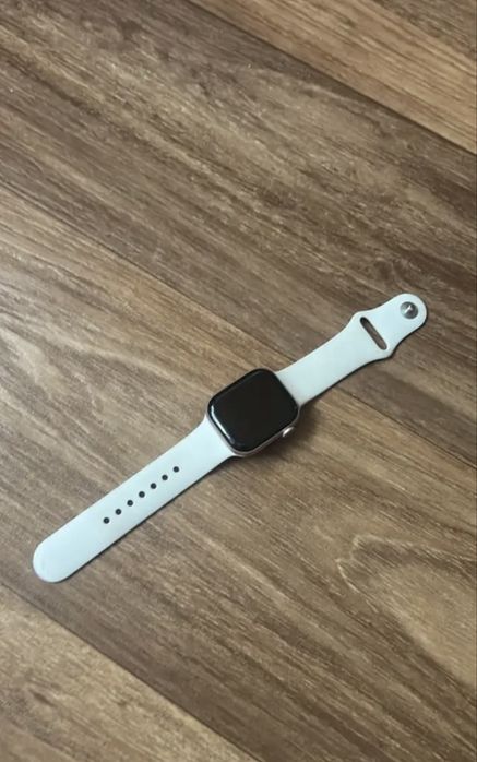 Продаю Apple Watch 10, 42 мм, цвет розовое золото