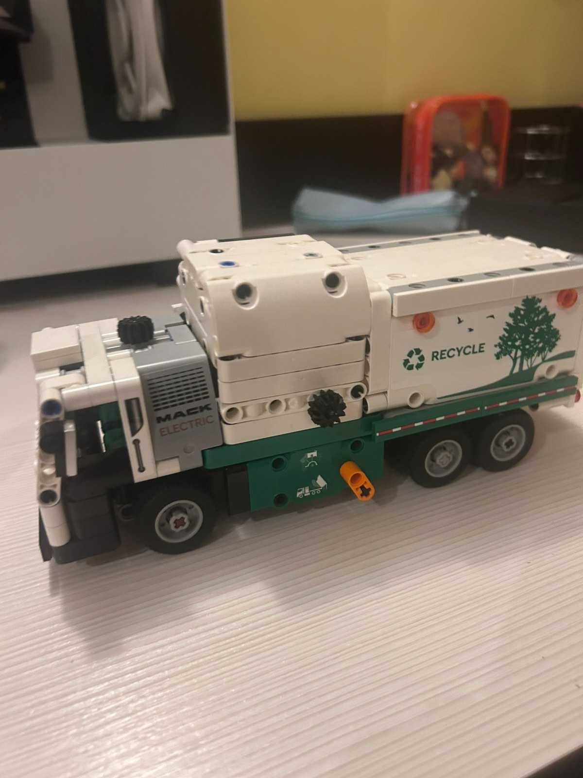 Lego Mack® LR Electric Garbage Truck #42167