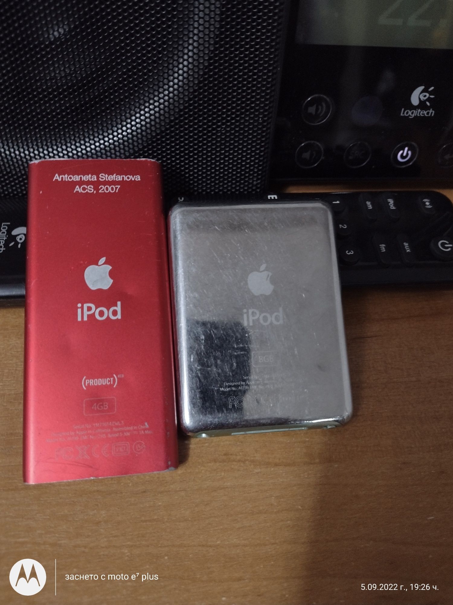 iPod  4гб и 8гб.