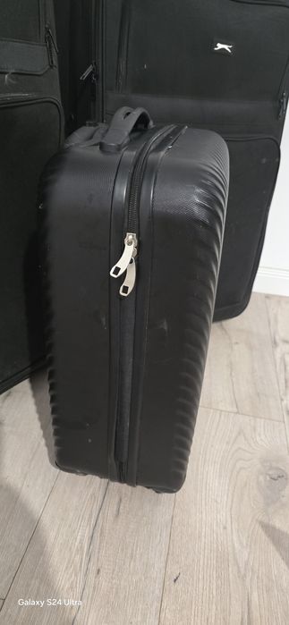 Vand 3 trolere in stare buna