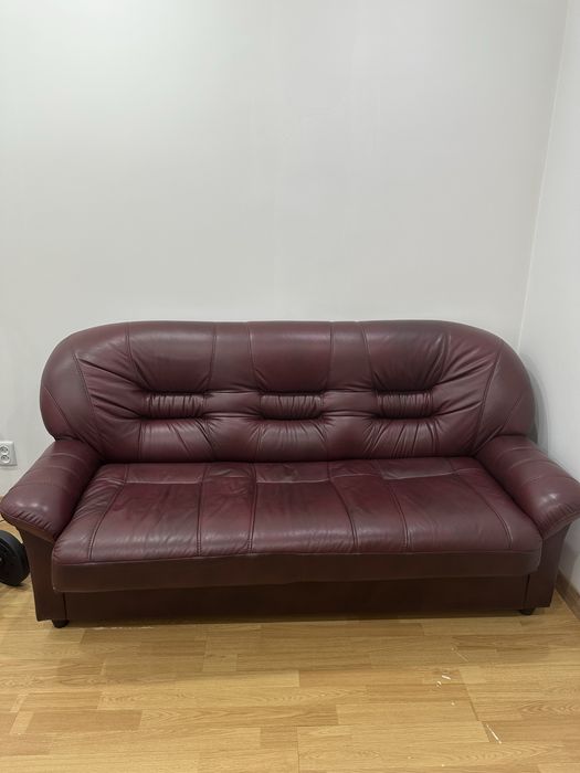 Продам кожаный диван
