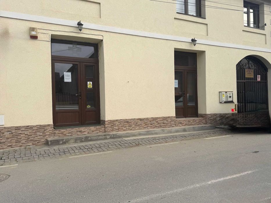 Inchiriez spatiu comercial