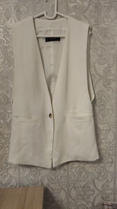 Жилетка белого цвета