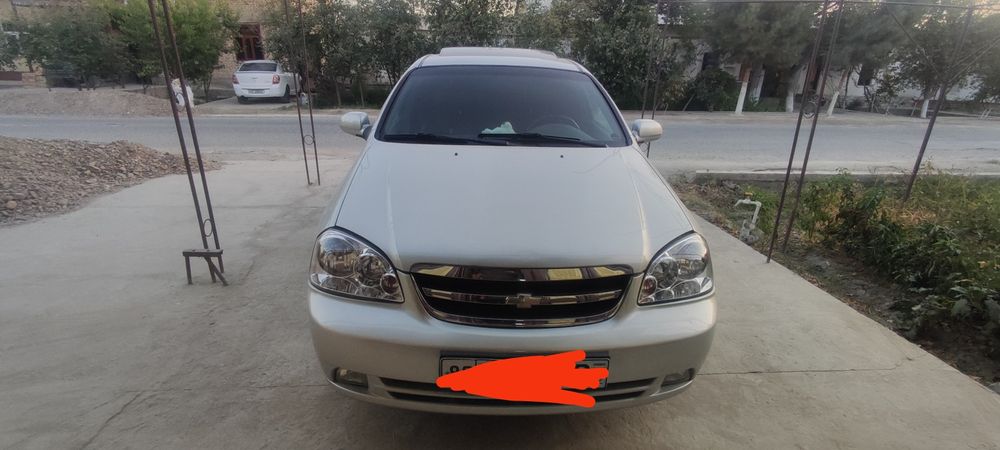 Avtomobil Lacetti