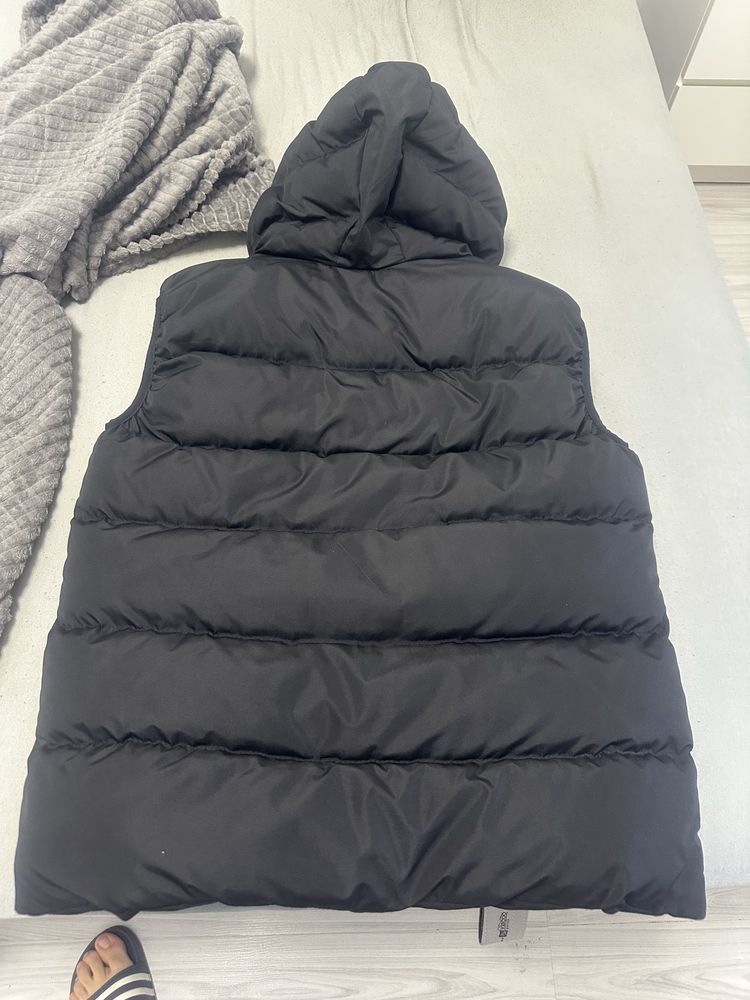 Елек  мъжки moncler XL но отговаря на L