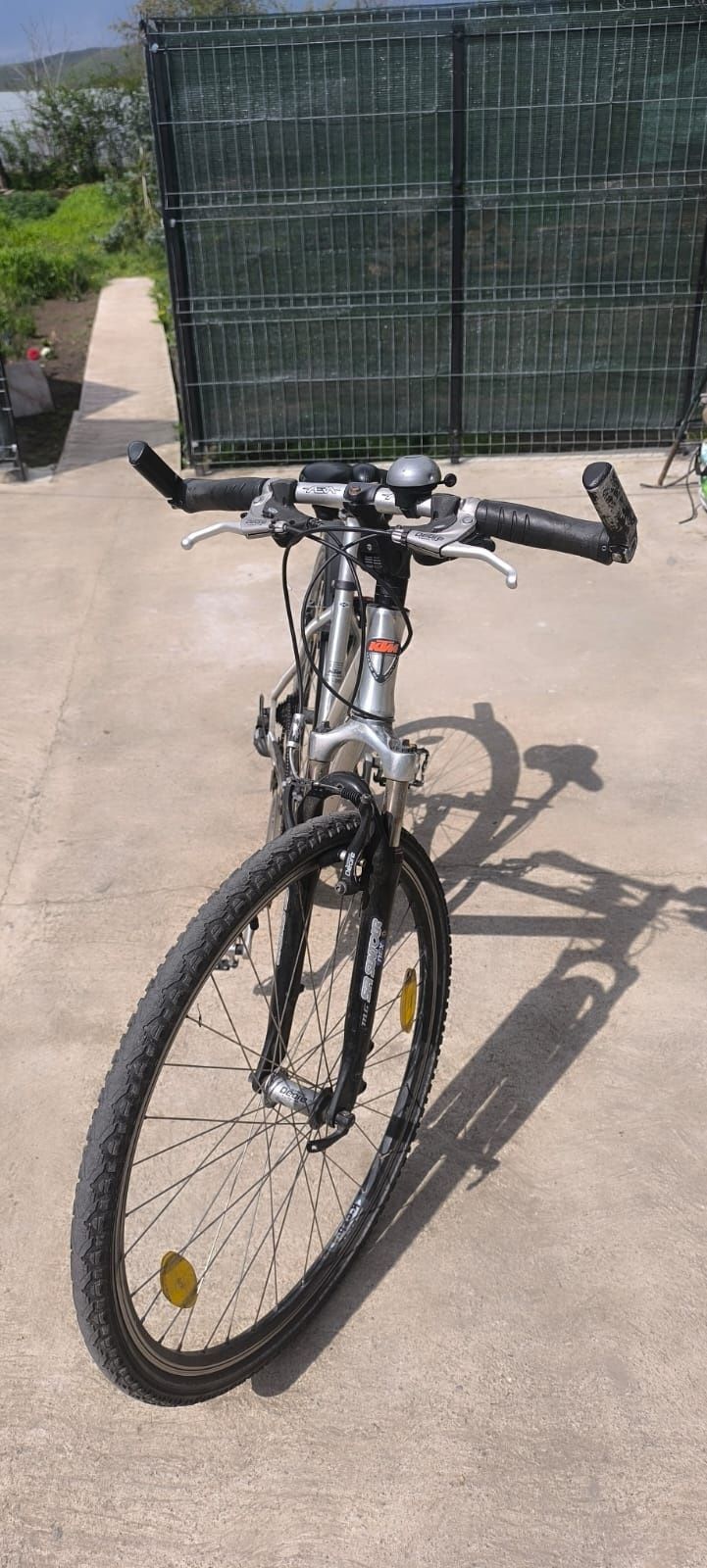 Vând bicicleta KTM roti 28