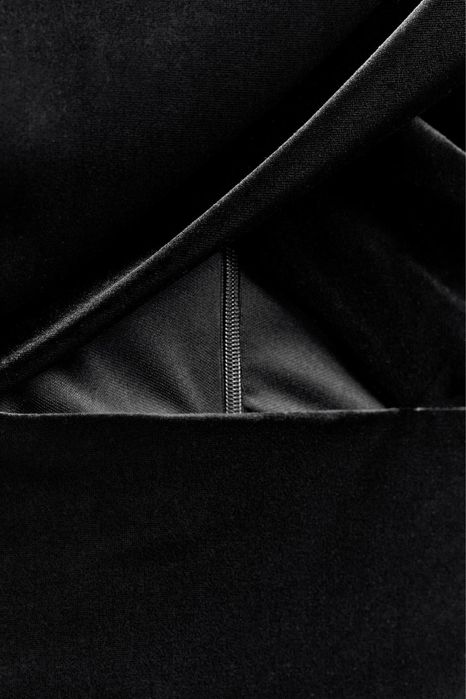 Zara кадифена черна рокля-M