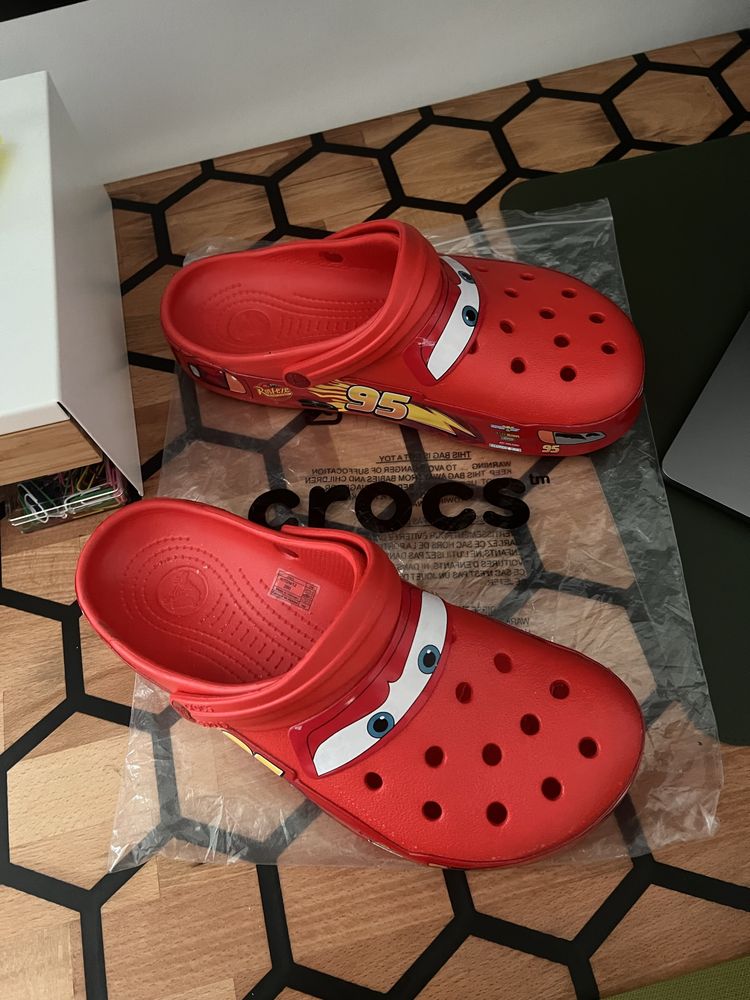 Crocs x mcqueen 44