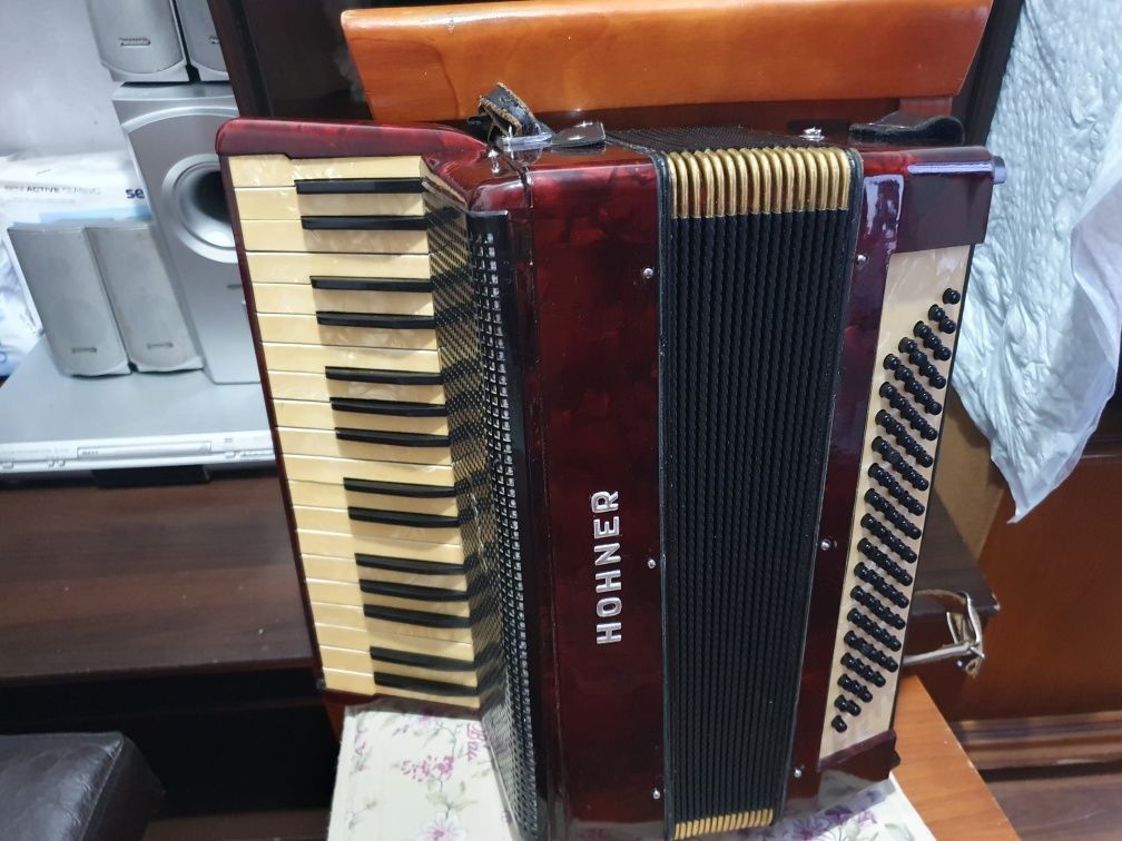 Vând Acordeon  hohner Verdi 2 în sita Acordat8.80 Brandon preț 850€