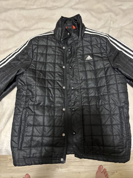 Продавам чисто ново Adidas яке.