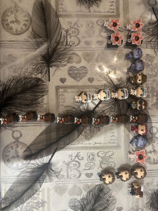 Фигурки kinder joy stranger things