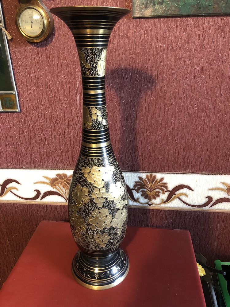 Месингова ваза.Ръчно украсена.
