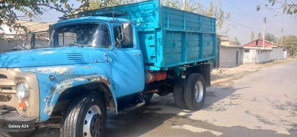 ZIL avtomobil. ZILMMZ554