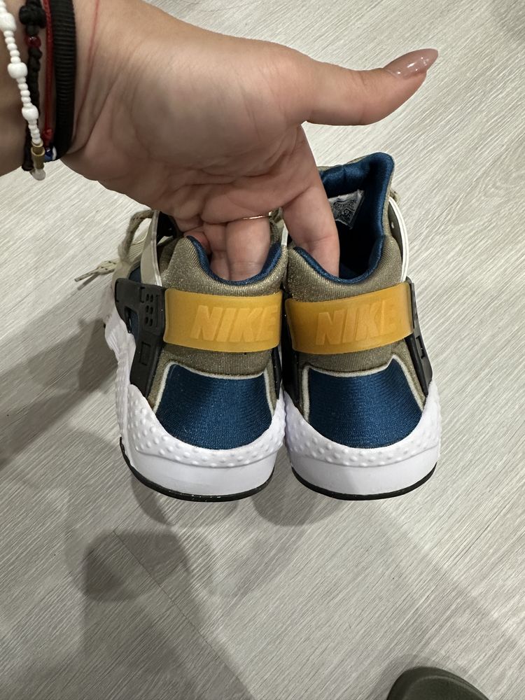 Нови Nike Huarache 36.5 с етикет