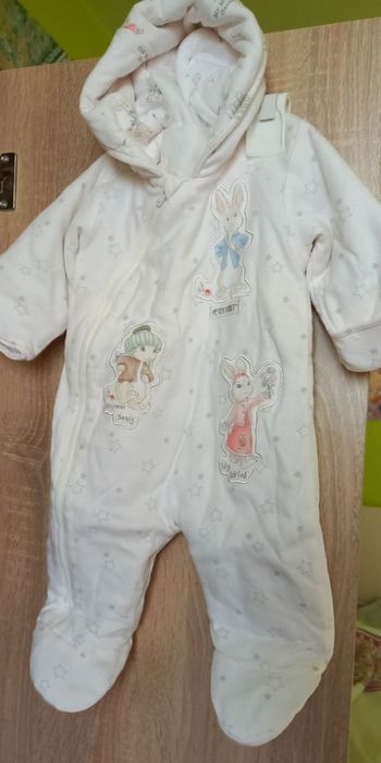 Снежно бели ромпърчета със Зайчето Питър и един розов с мече - 3-6 мес
