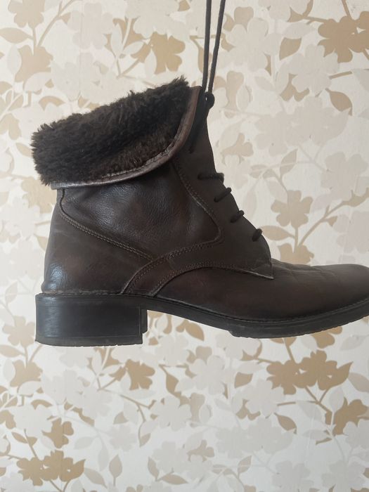 Ghete îmblanite din piele