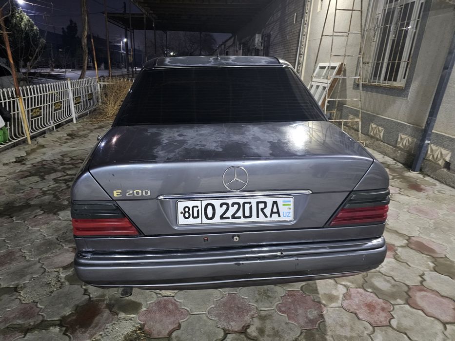 Предлагаю машину мерседес е200