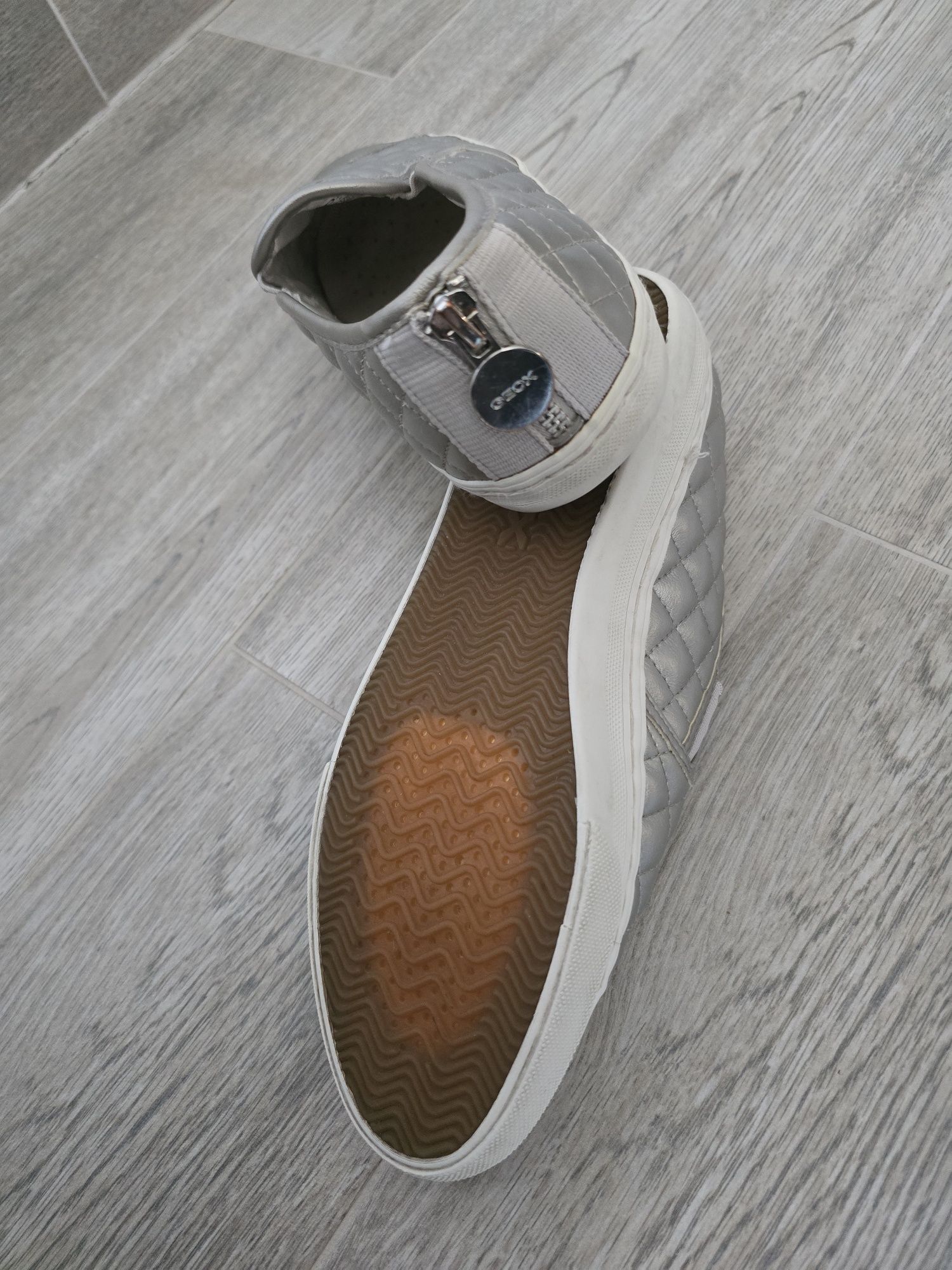 Обувки на марката GEOX