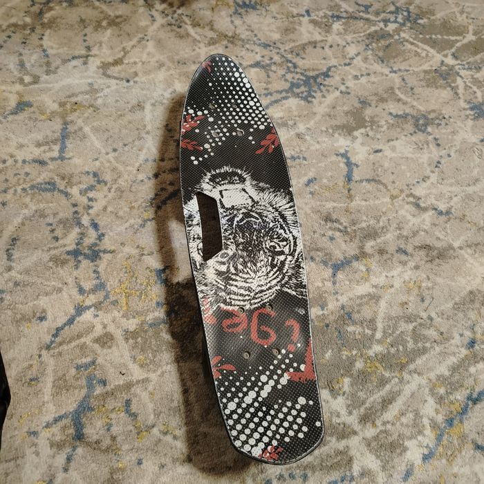 Skateboard sotiladi