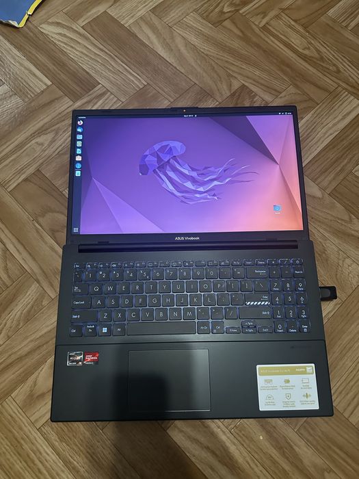 Laptop Asus Vivobook Go 15 (perfect pentru studenti)