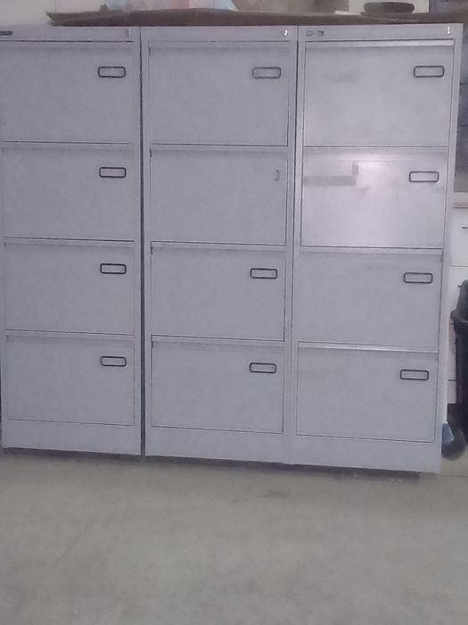 металлические шкаф