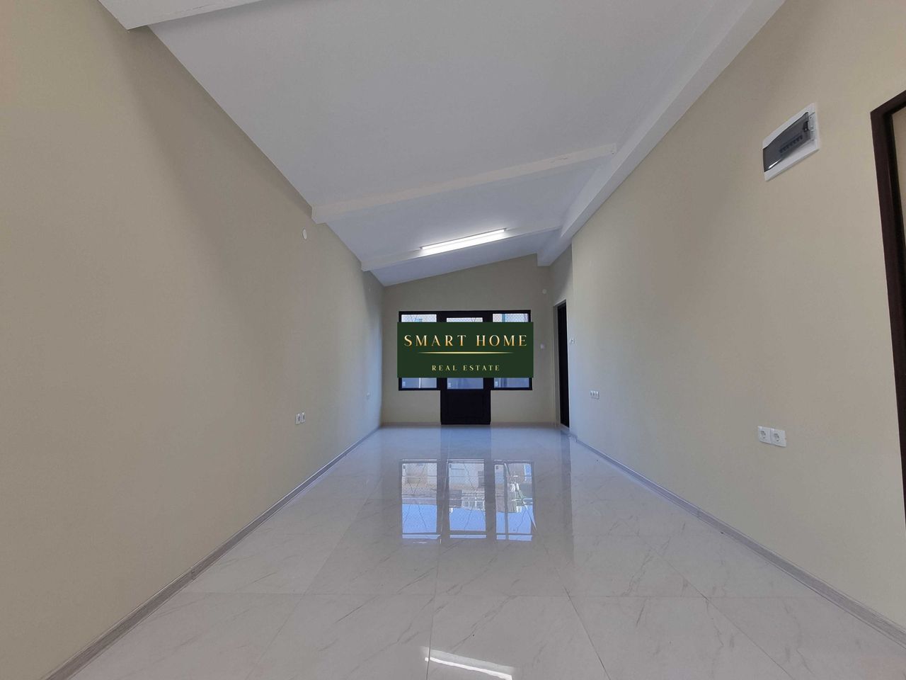 Дава се под наем Офис в Горна Оряховица - 21 кв.м за 178.5 € - Снимка #1