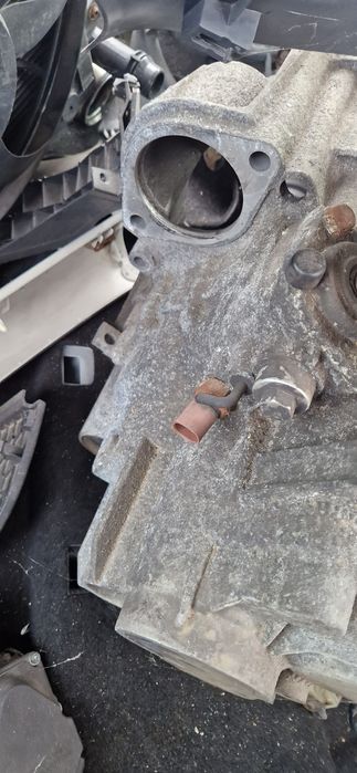 Vând cutie viteze Golf V 2.0 cod JLU.