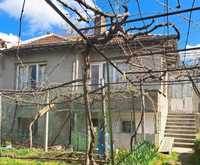 Двуетажна къща в Малко Търново с гараж