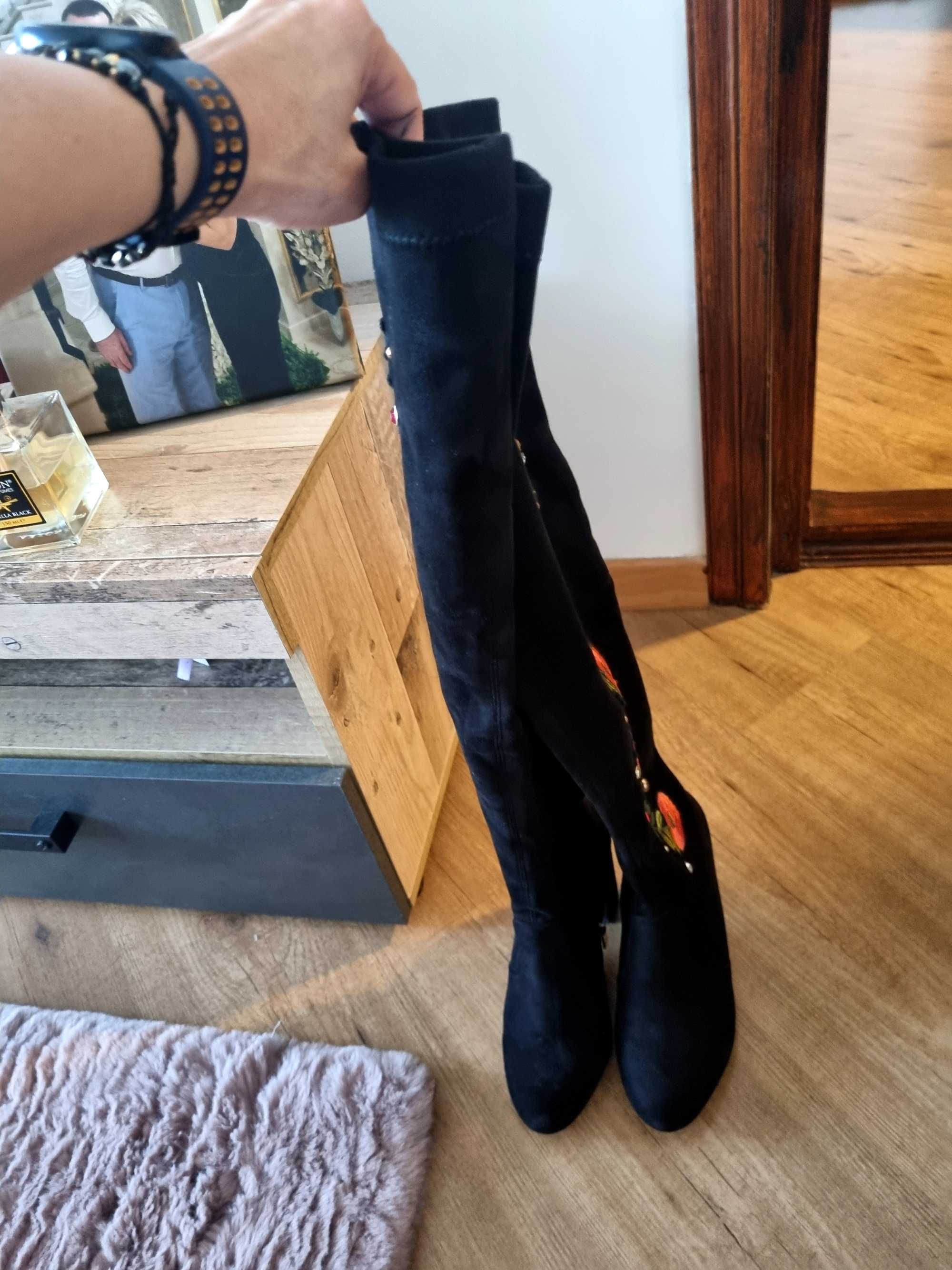 Vand cizme piele intoarsa 170ron