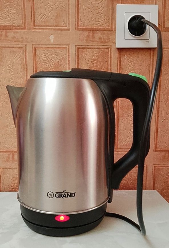 Продаю электрический чайник  GRAND