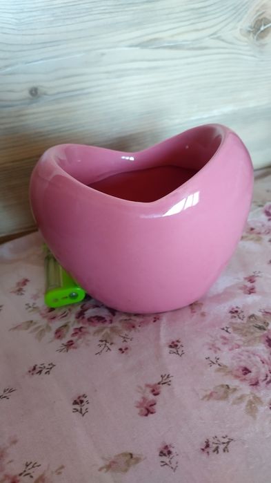 Керамична ваза сърце и порцеланова птичка поставка за яйце