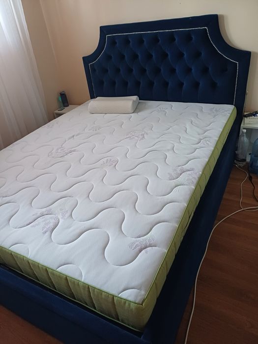 Vand pat tapitat albastru royal