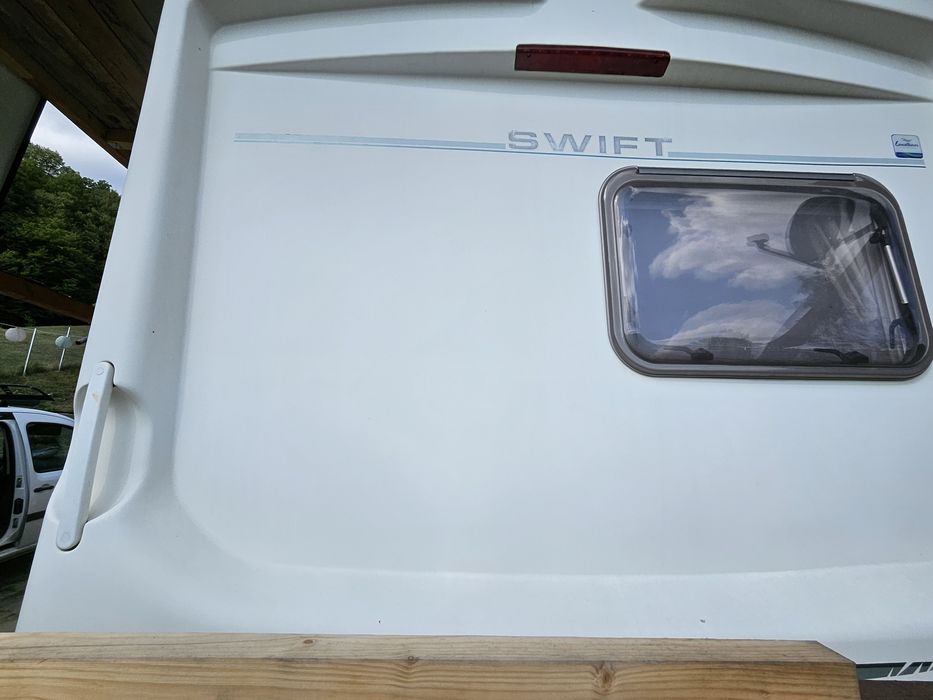 Vând rulota Swift Challanger