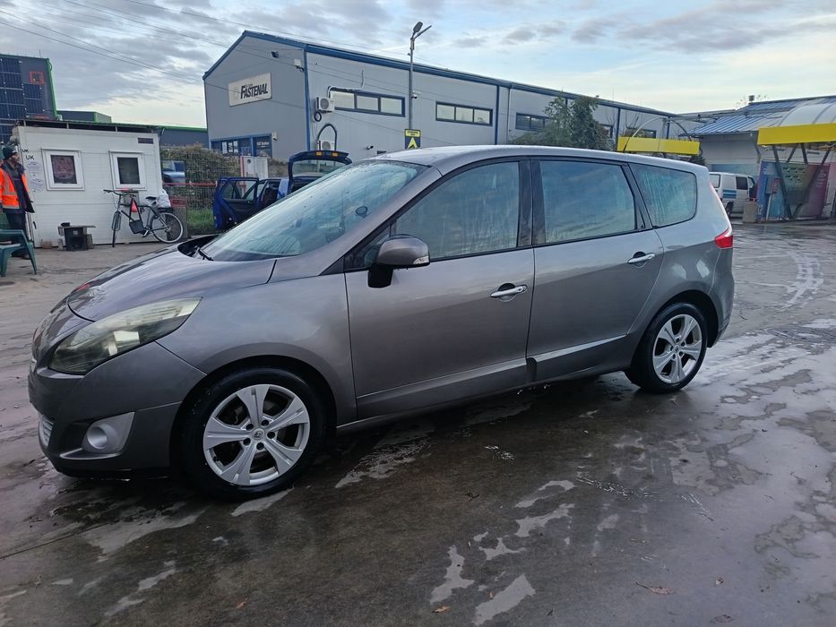 Vând Renault Grand Scenic
