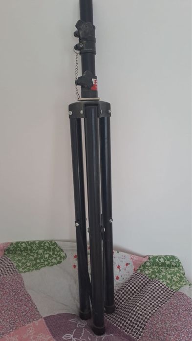Продается штатив. Штатив сатылады. Колонкағада болады. Екі штук бар.