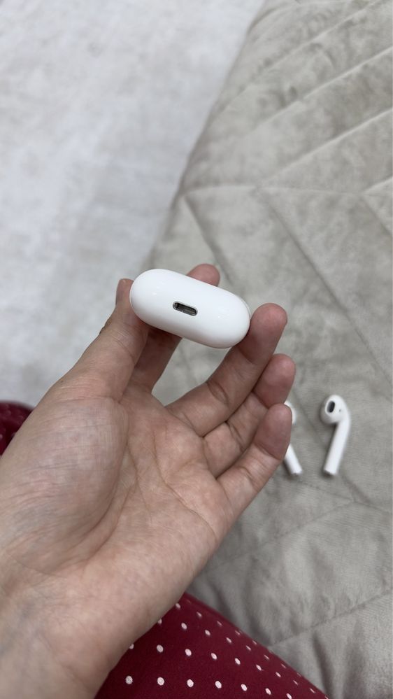 AirPods , б/у , в хорошем состоянии
