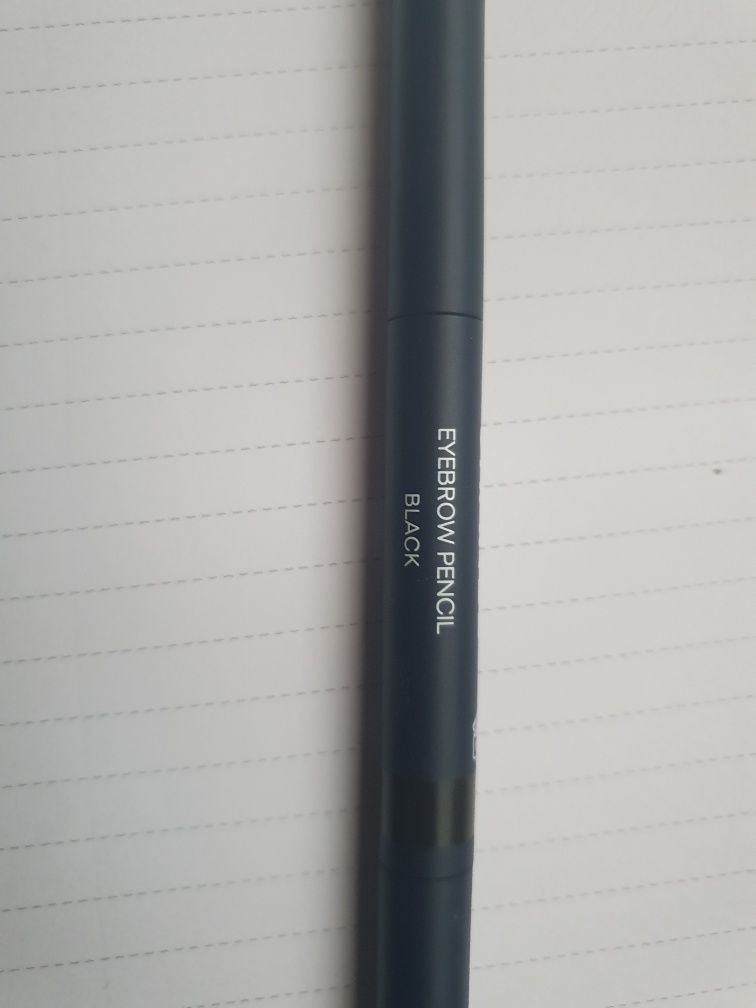 Creion sprâncene rezistent la apă