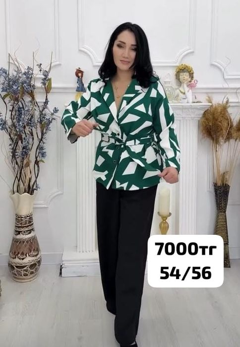 Продам женские платья костюм