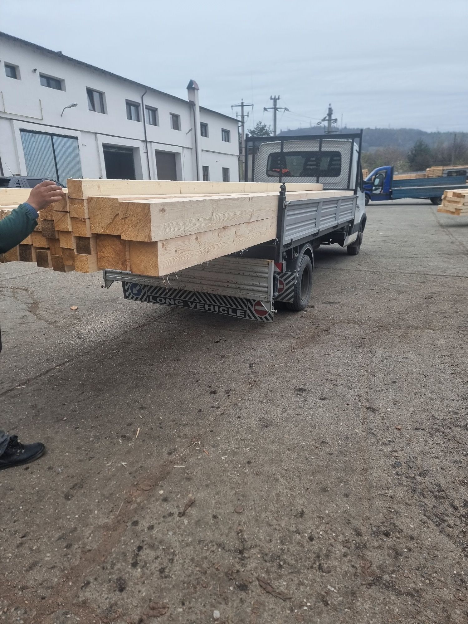 Vând cherestea pentru construcții