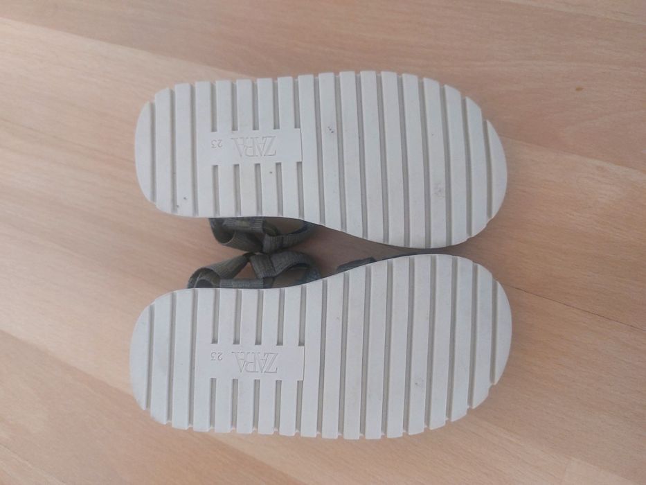 Детски сандали на Zara и Bobbi shoes, р-р 23 и 25. Като нови и нови.